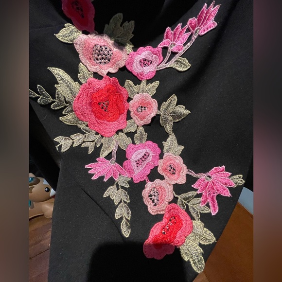 Design lab long sleeve snap bottom body suit with floral aplique - Picture 3 of 4